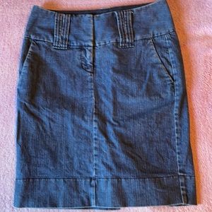 The Limited Sz 4 stretch denim skirt